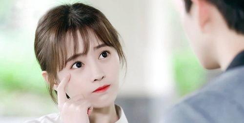 鞠女明星,从青涩少女到国民女神，她如何书写自己的星途传奇？”