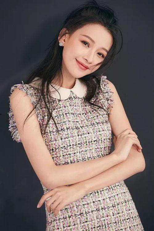 鞠女明星,从青涩少女到国民女神，她如何书写自己的星途传奇？”